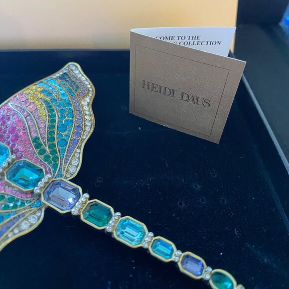 Heidi Daus Goddess of Creativity Brooch - Picture 9 of 10